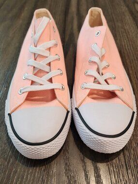 Airwalk Women’s Size 12 Pink Canvas Low Top Sneakers Lace Up New